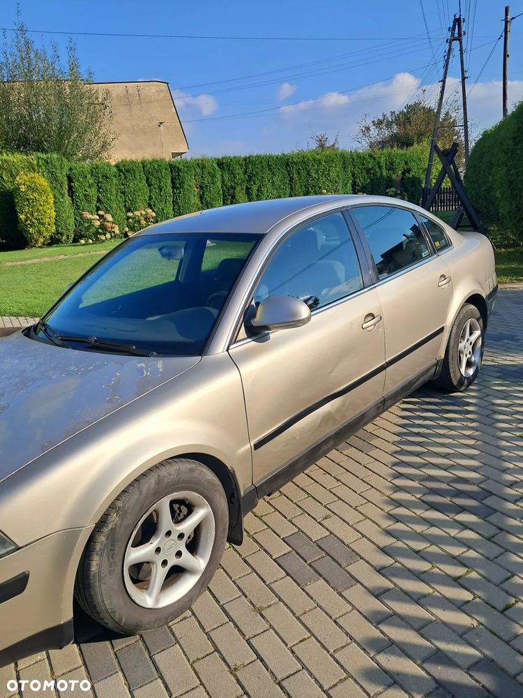 Volkswagen Passat 1.9 TDI Comfortline - 9