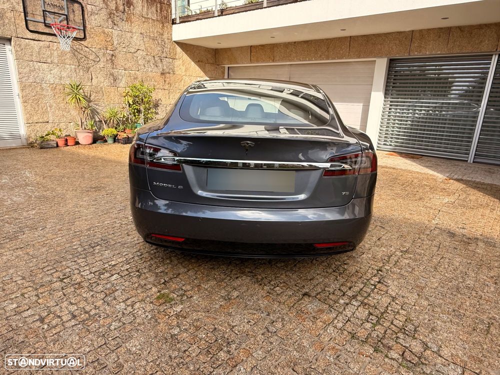 Tesla Model S - 7