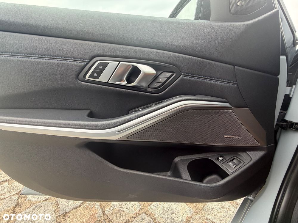 BMW Seria 3 330e PHEV xDrive M Sport - 18