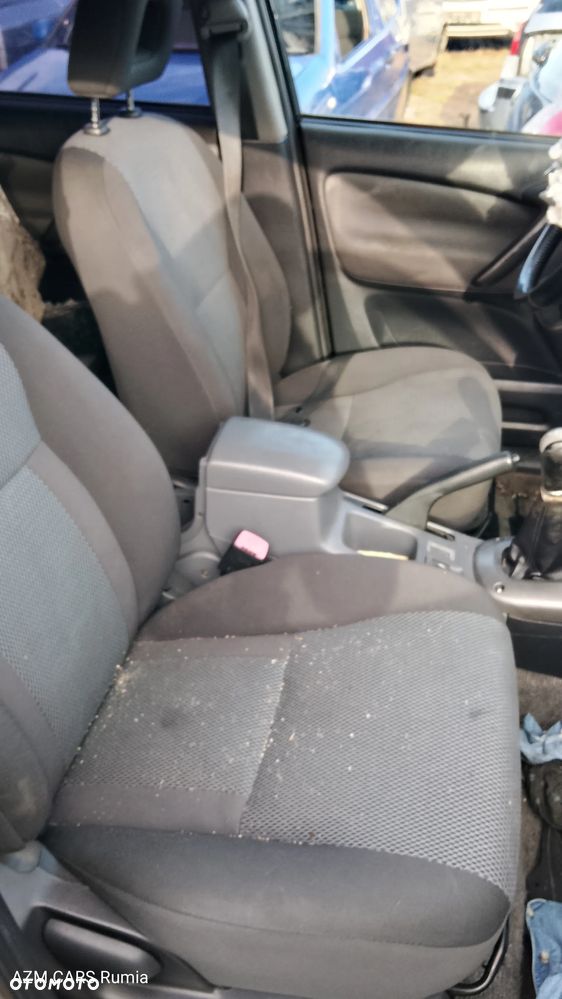 TOYOTA RAV4 2.0 D-4D - 9