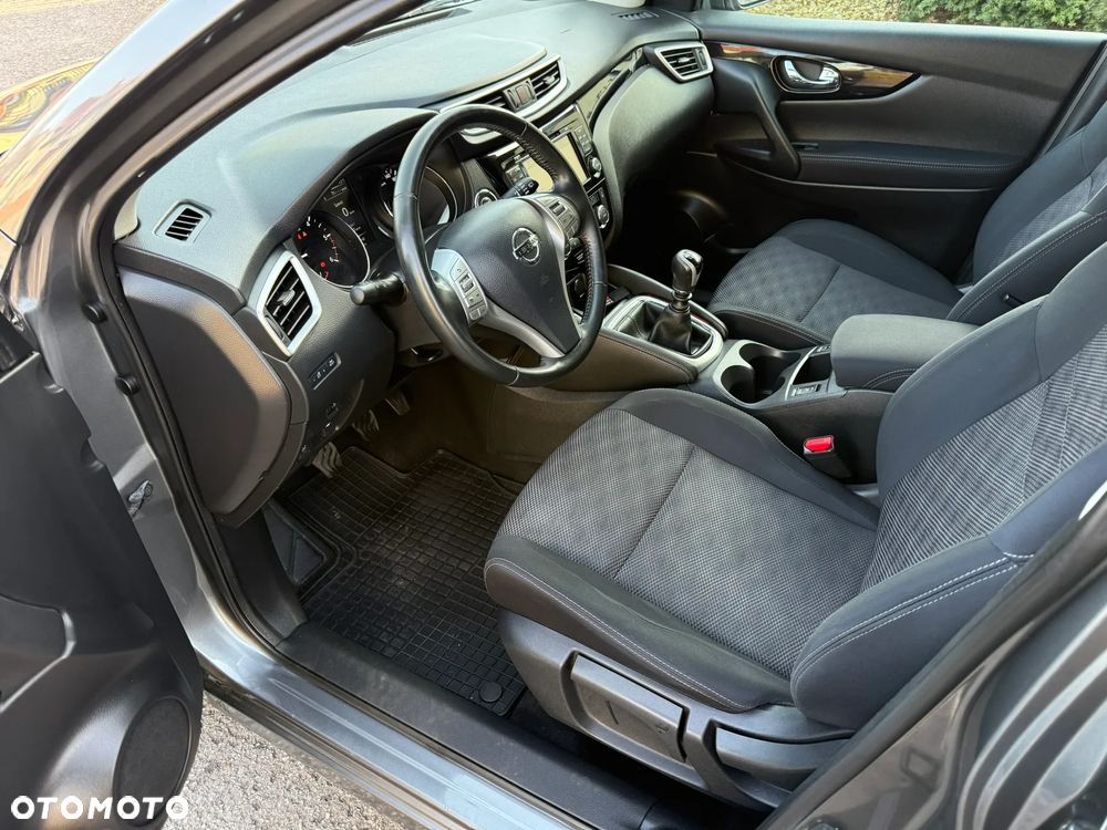 Nissan Qashqai 1.5 dCi TEKNA - 25