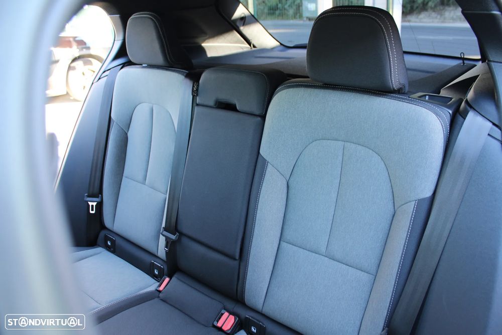 Volvo XC 40 1.5 T2 Plus Dark Auto - 44