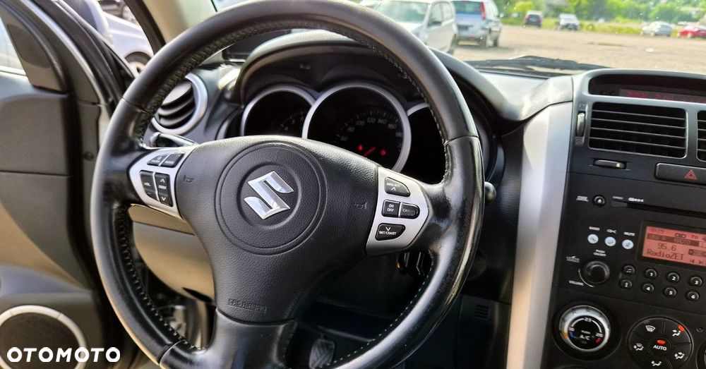 Suzuki Grand Vitara - 32