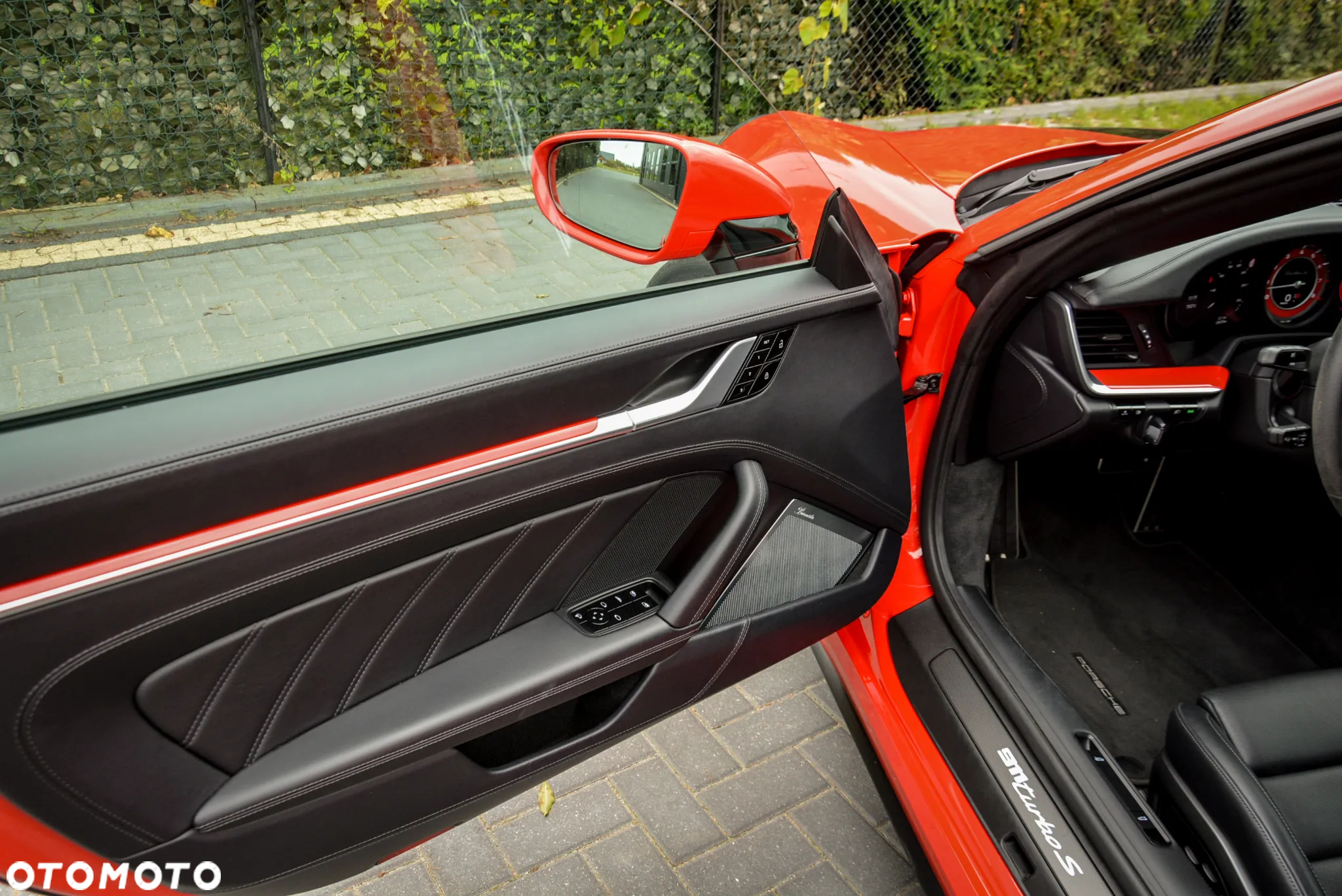 Porsche 911 Carrera Turbo S Cabrio - 28