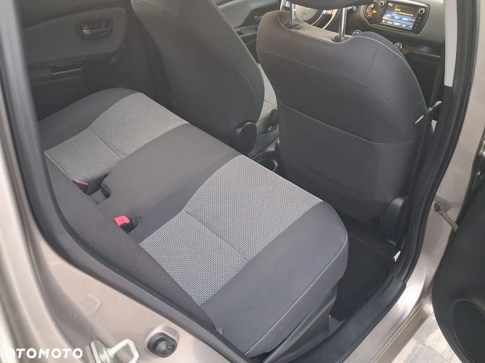 Toyota Yaris Hybrid 100 Dynamic - 16