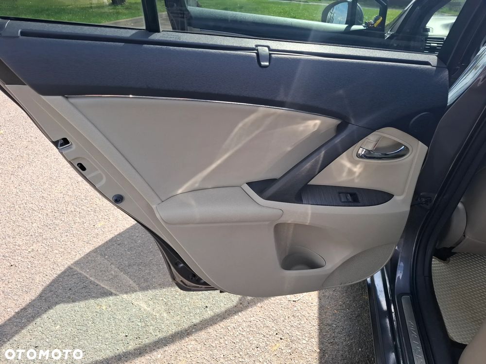 Toyota Avensis - 24