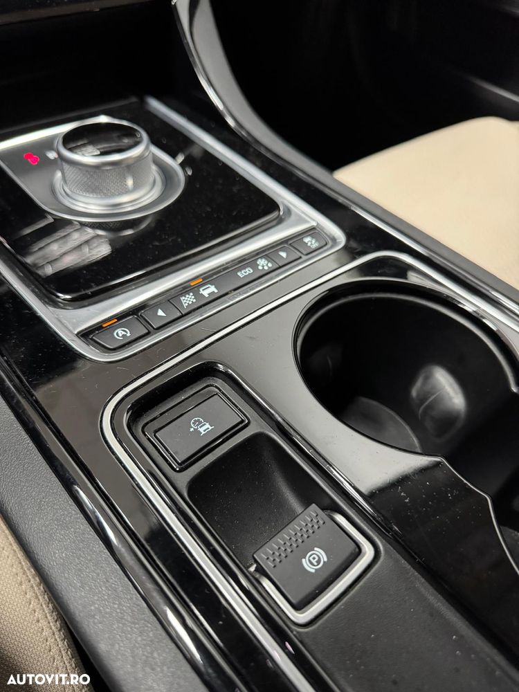 Jaguar XE 20d Aut. Portfolio - 29