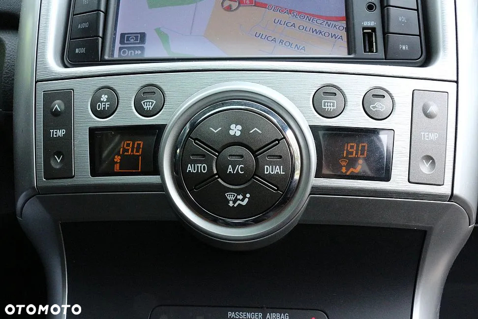 Toyota Verso 1.6 Premium - 17