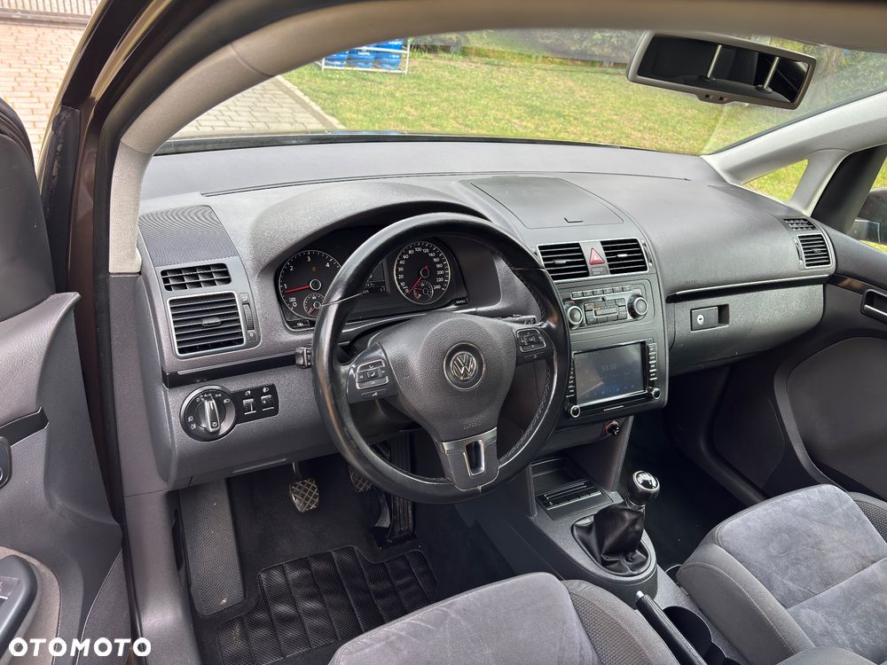 Volkswagen Touran 2.0 TDI DPF BlueMotion Technology Comfortline - 9