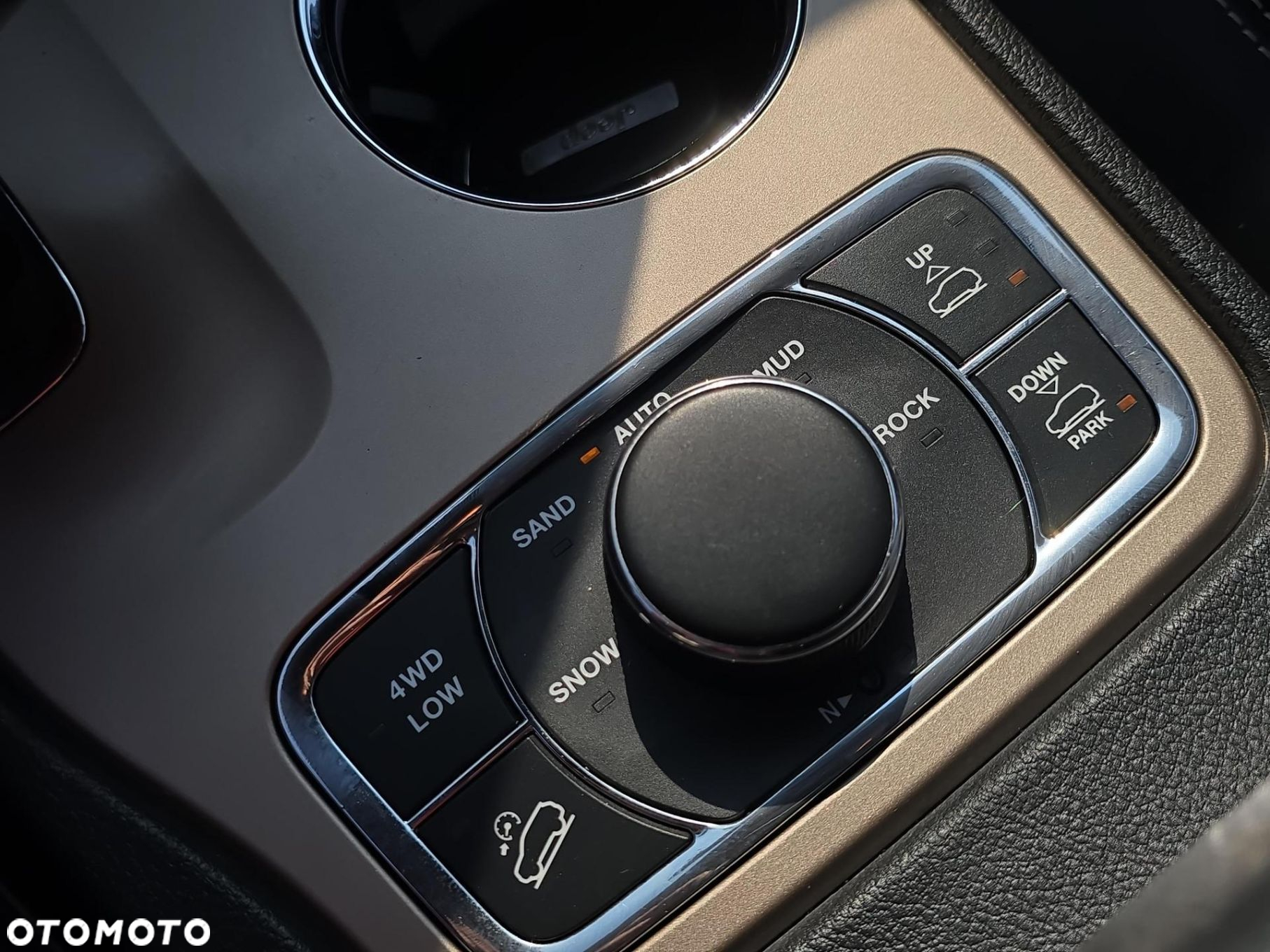 Jeep Grand Cherokee - 23