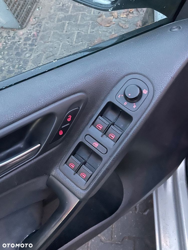 Volkswagen Golf VI 1.6 Comfortline - 25