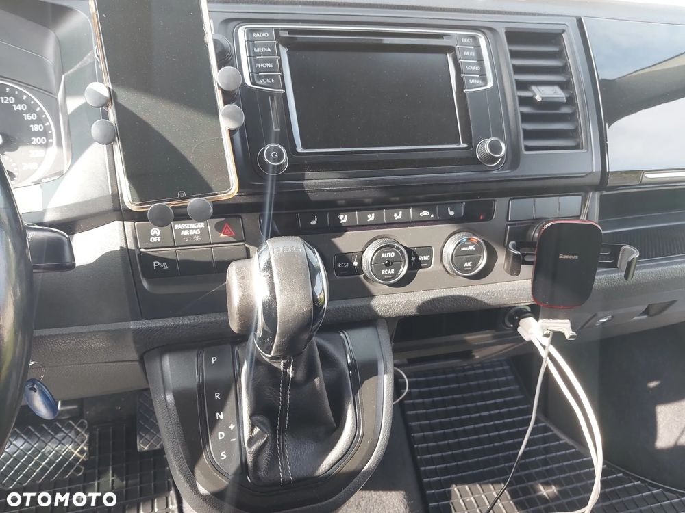 Volkswagen Caravelle - 9