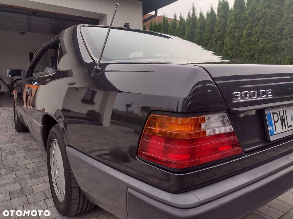 Mercedes-Benz W124 (1984-1993) ver-300-4--matic - 5