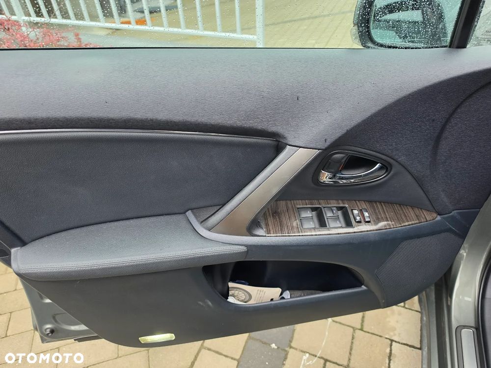 Toyota Avensis 1.8 Sol plus NAVI - 25