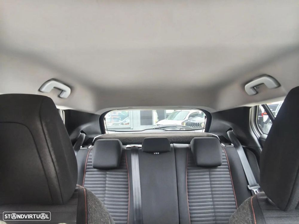 Peugeot 2008 - 12