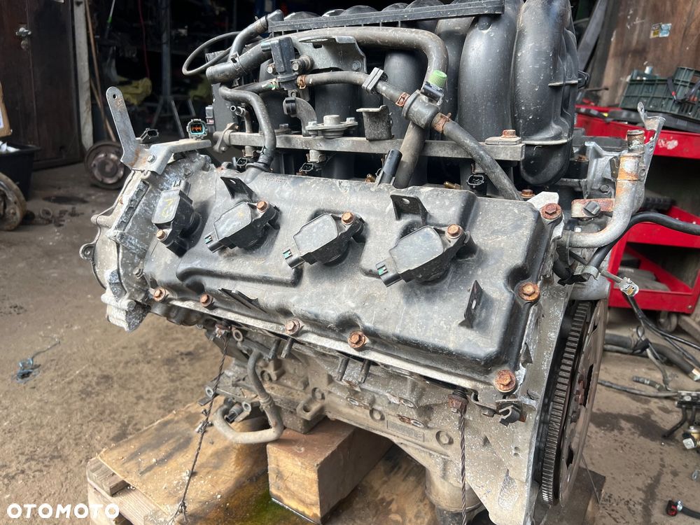 Silnik słup Nissan titan 5.6b v8 2012r - 2