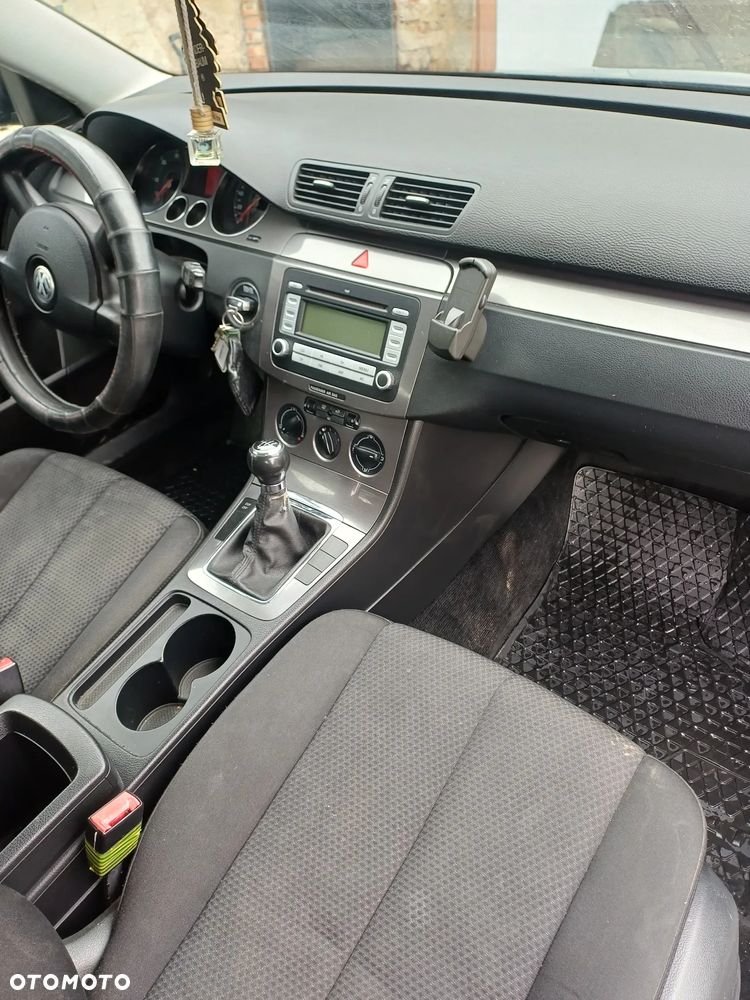 Volkswagen Passat 1.9 TDI Highline - 8