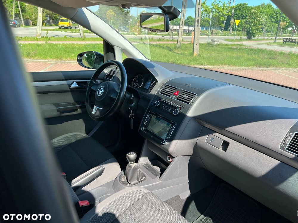 Volkswagen Touran 2.0 TDI DPF STYLE - 9