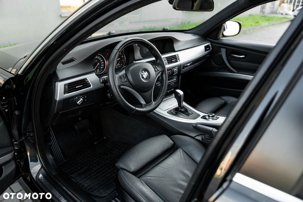 BMW Seria 3 325i xDrive Edition Lifestyle - 15