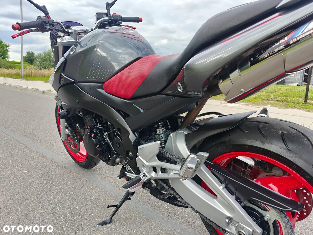 Suzuki GSR - 18