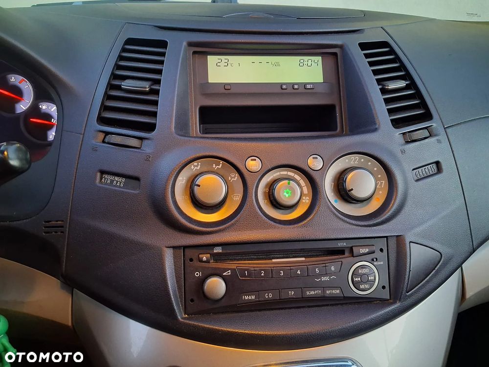Mitsubishi Grandis - 2