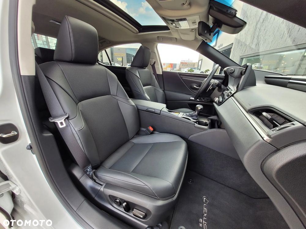 Lexus ES - 4