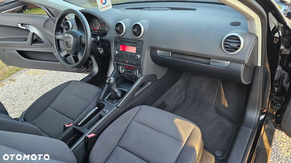Audi A3 Sportback 1.6 Ambiente - 14