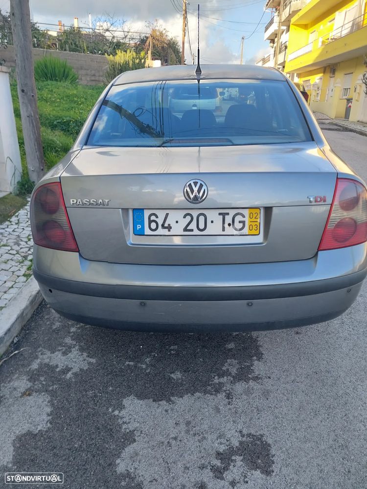 VW Passat 1.9 TDi Confortline - 3
