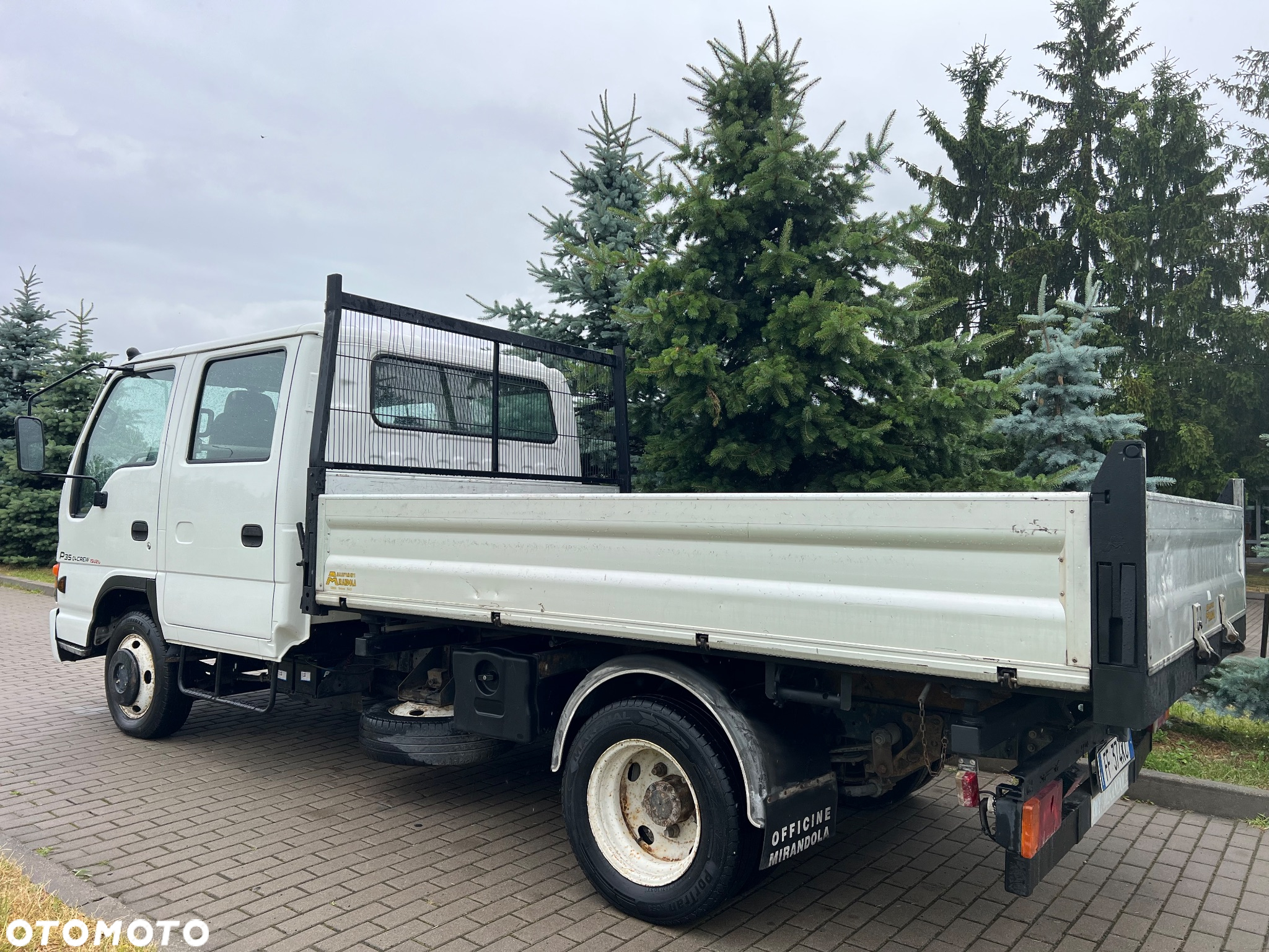 Isuzu NPR - 4
