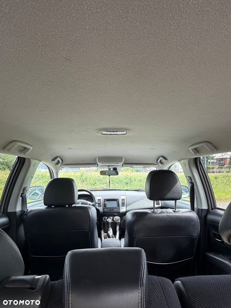 Mitsubishi Outlander 2.0 Intense NAVI 2WD EU5 - 11