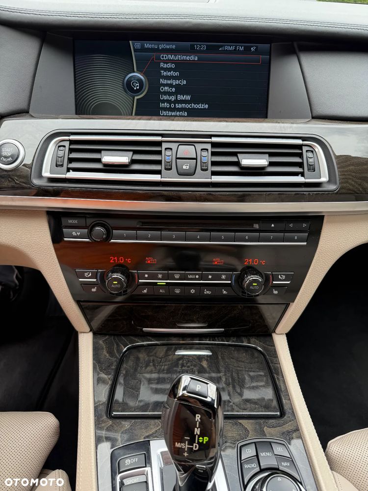 BMW Seria 7 740d - 21