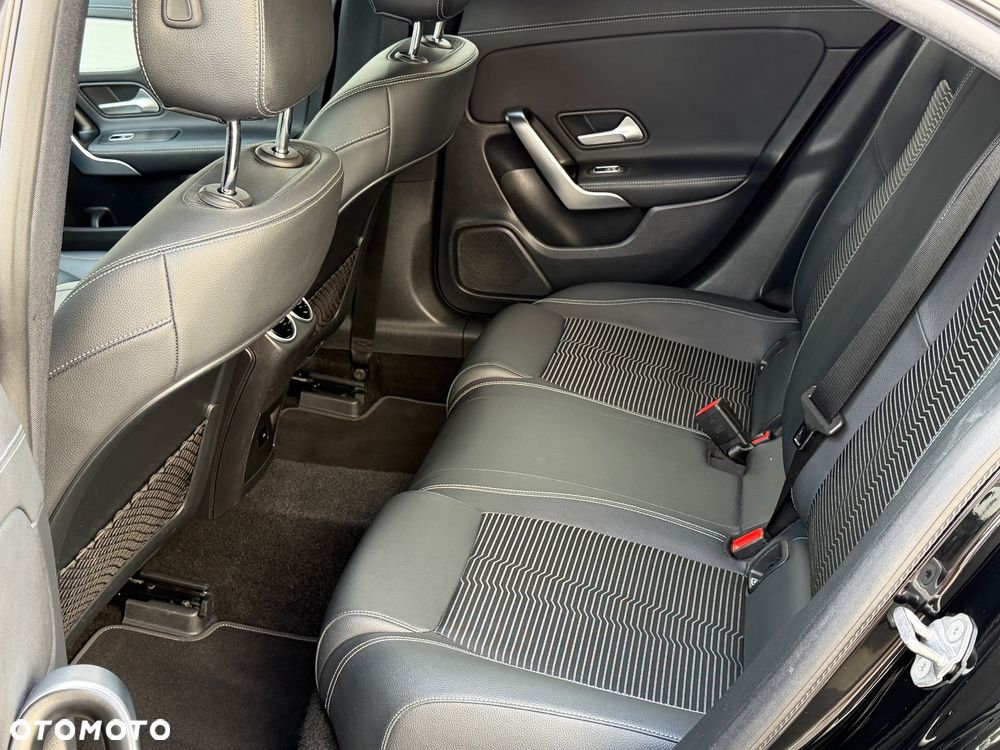 Mercedes-Benz CLA - 33