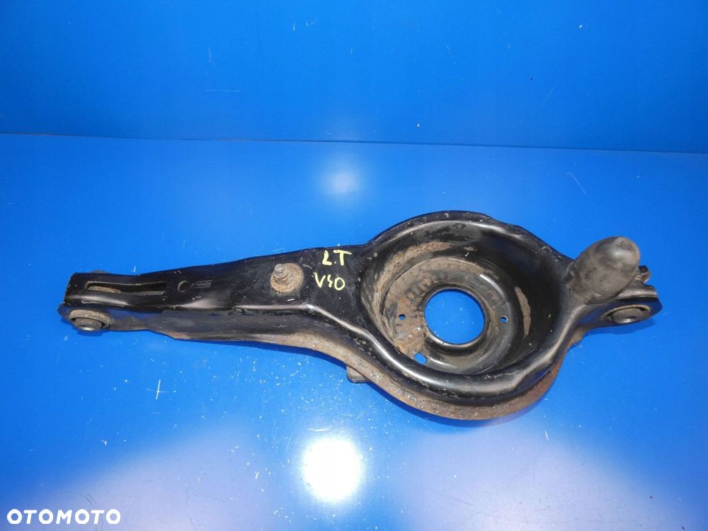 VOLVO V40 II WAHACZ LEWY TYŁ TYLNY - 1