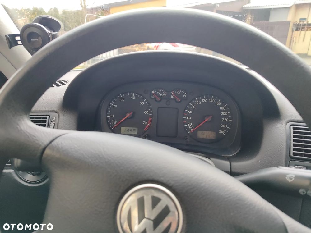 Volkswagen Golf 1.6 Comfortline - 16