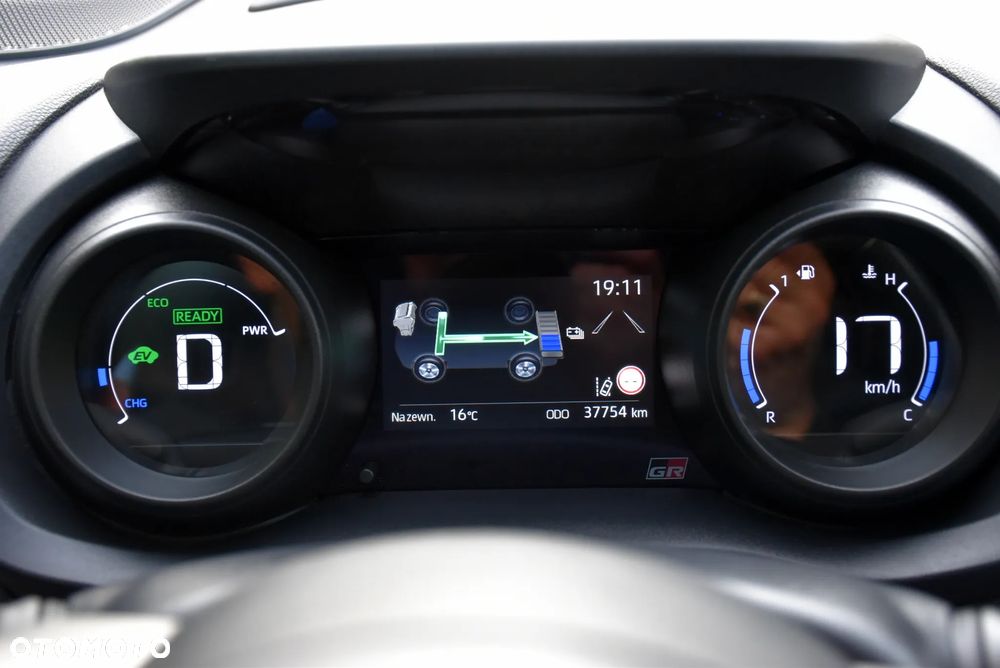 Toyota Yaris Hybrid 1.5 GR Sport - 35