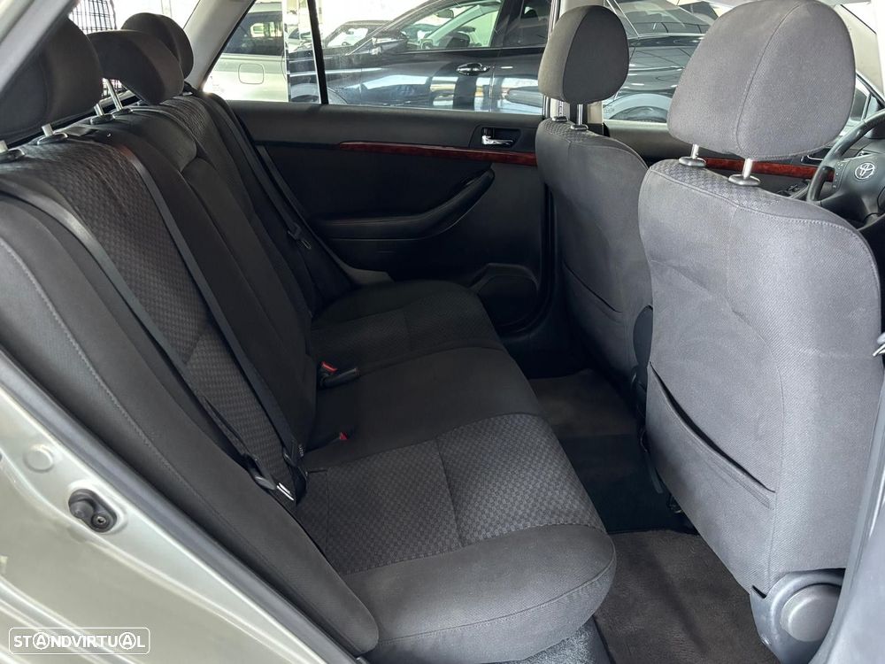 Toyota Avensis SW 2.0 D-4D - 8