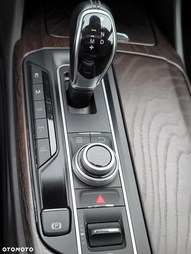 Maserati Levante Q4 Executive - 33