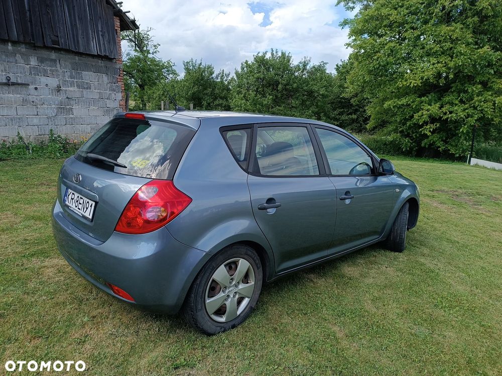 Kia Ceed - 6