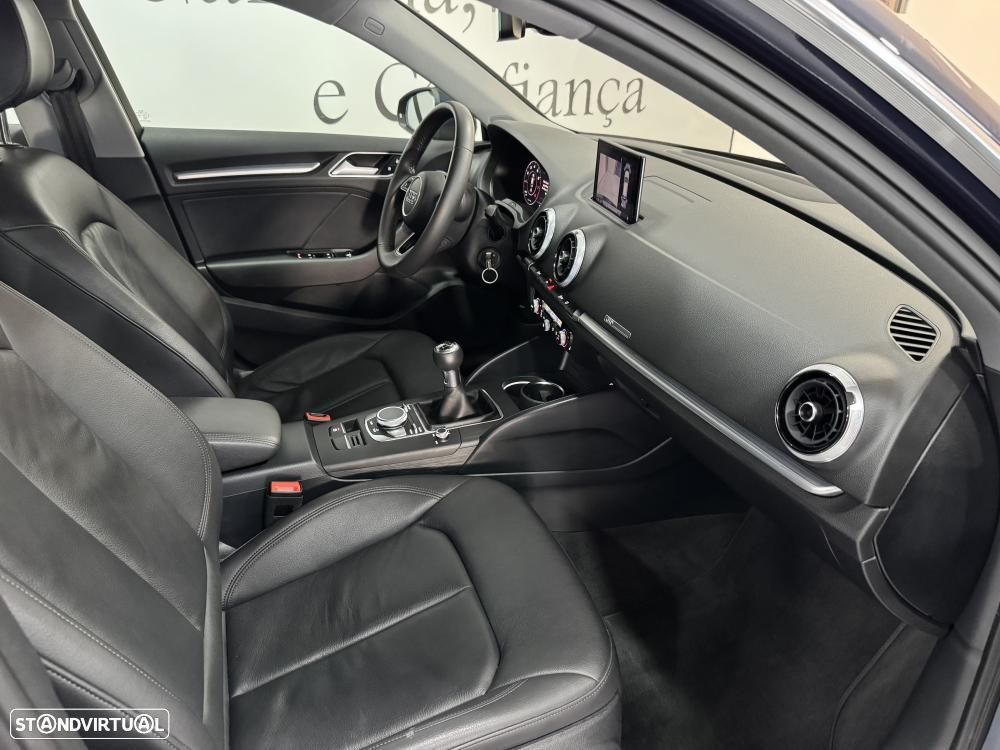 Audi A3 Sportback 30 TFSI Design - 38