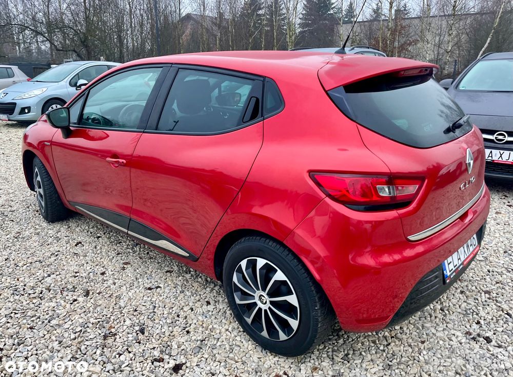 Renault Clio 1.2 16V 75 Luxe - 13