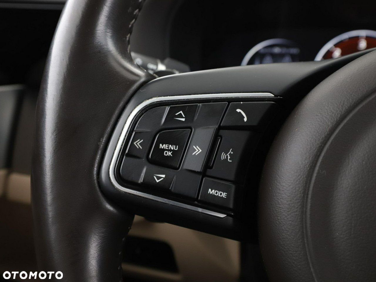Jaguar XF 20d Portfolio - 32