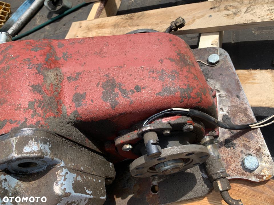 Skrzynia rozdzielcza do ładowarki teleskopowej MERLO - 2