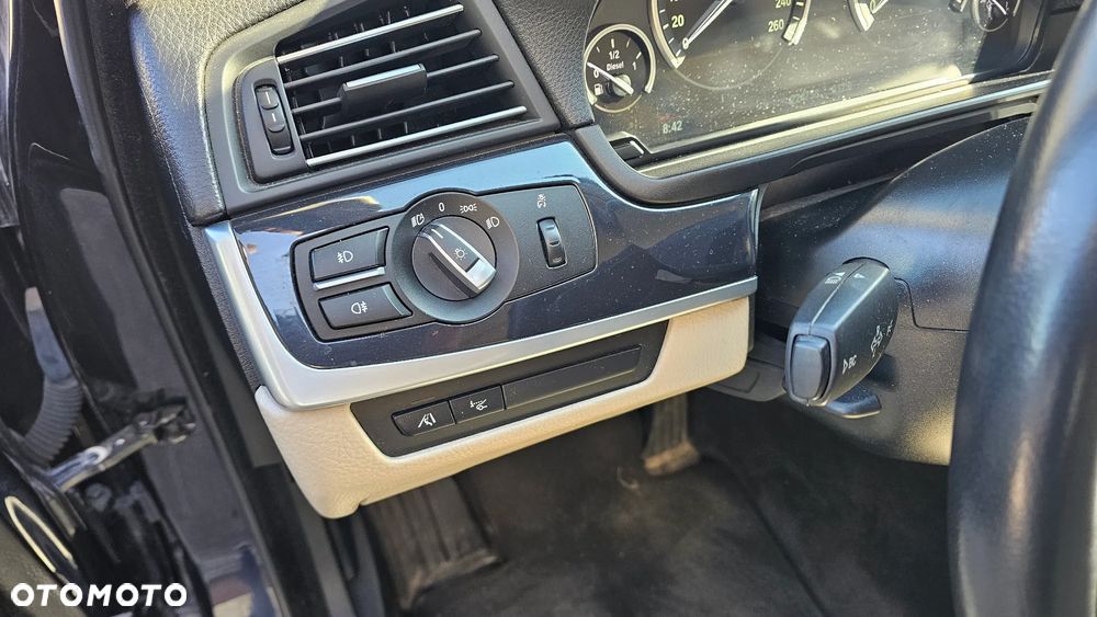 BMW Seria 5 525d xDrive - 18