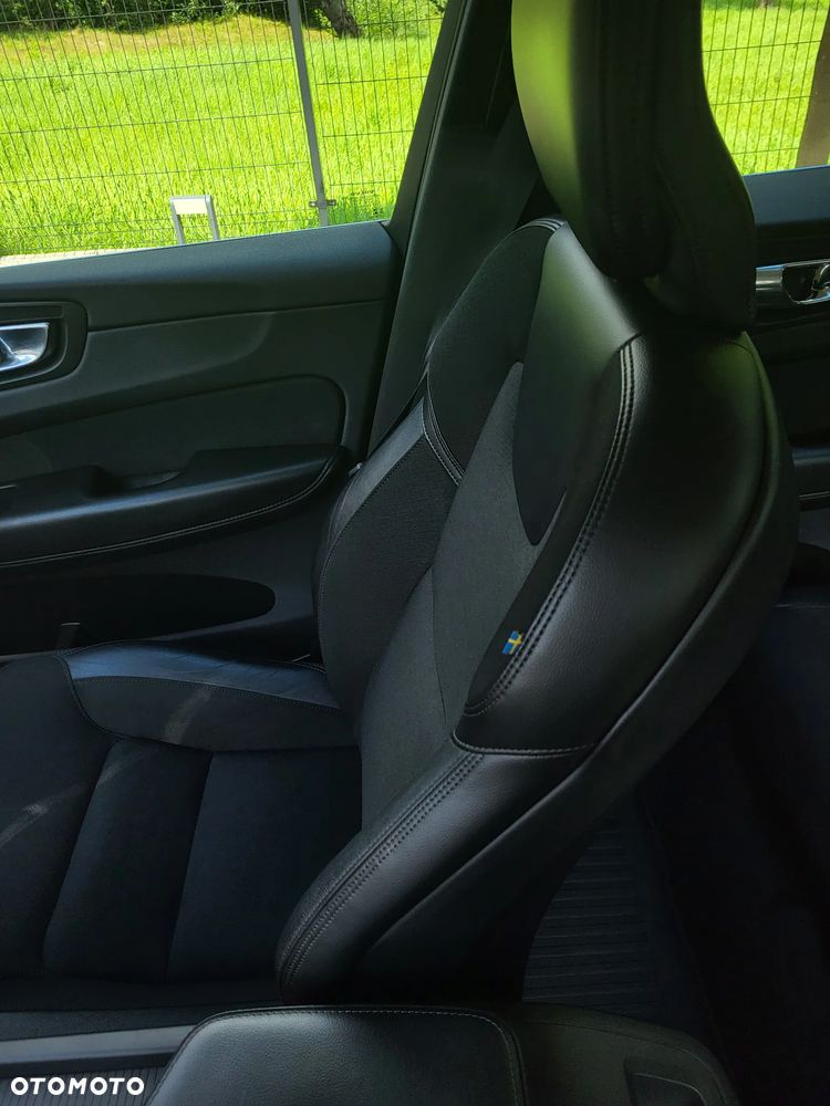 Volvo XC 60 B4 D AWD Momentum - 5
