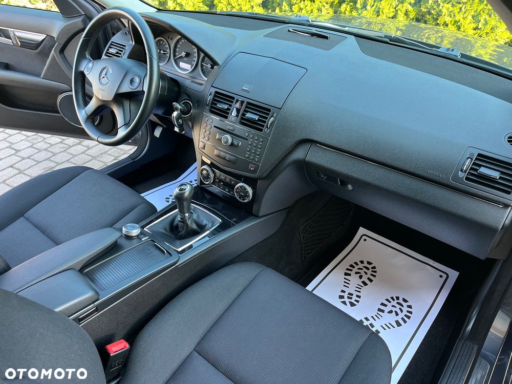 Mercedes-Benz Klasa C 180 Kompressor BlueEFFICIENCY - 24