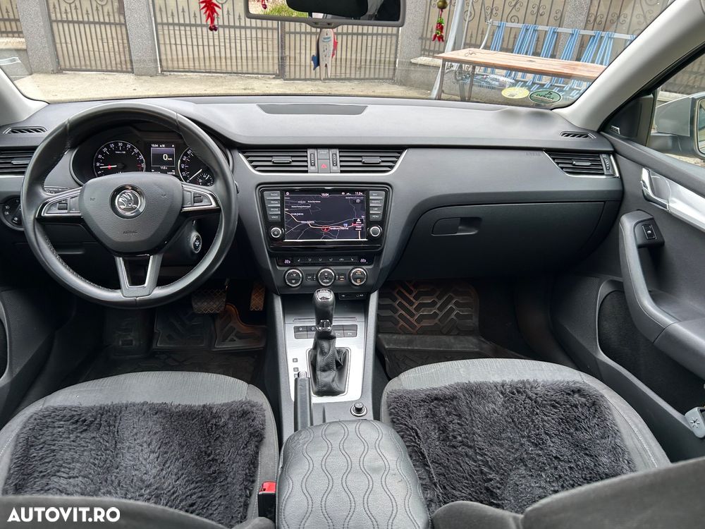 Skoda Octavia 1.6 TDI (Green tec) DSG Style - 8