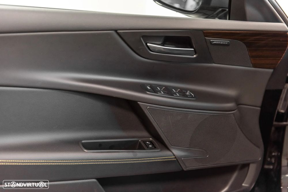 Jaguar XE 2.0 i4 R-Dynamic HSE AWD - 22