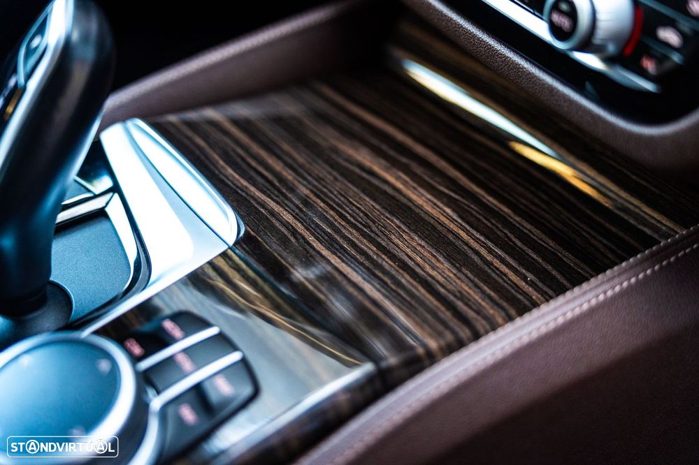 BMW 530 e iPerformance Line Luxury - 27