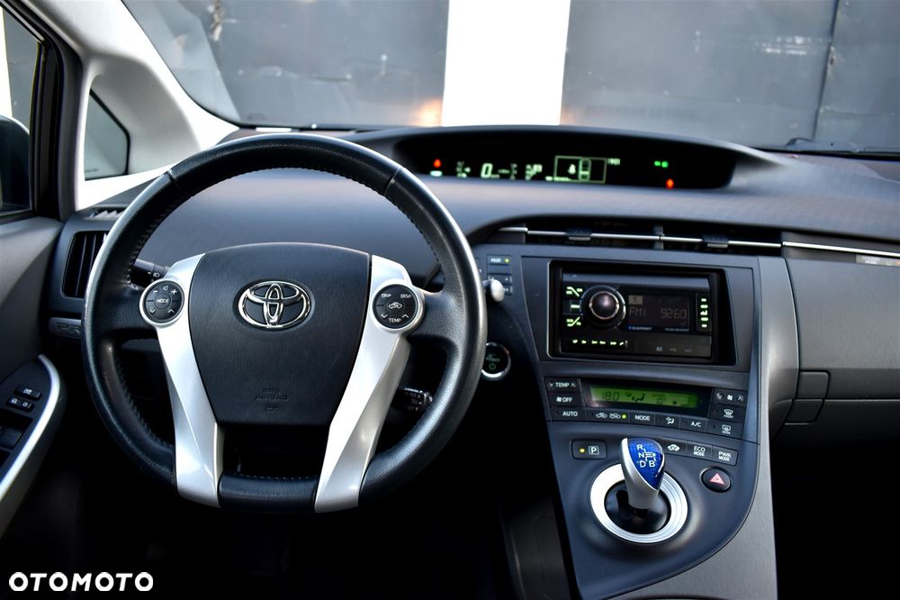 Toyota Prius (Hybrid) Executive - 25