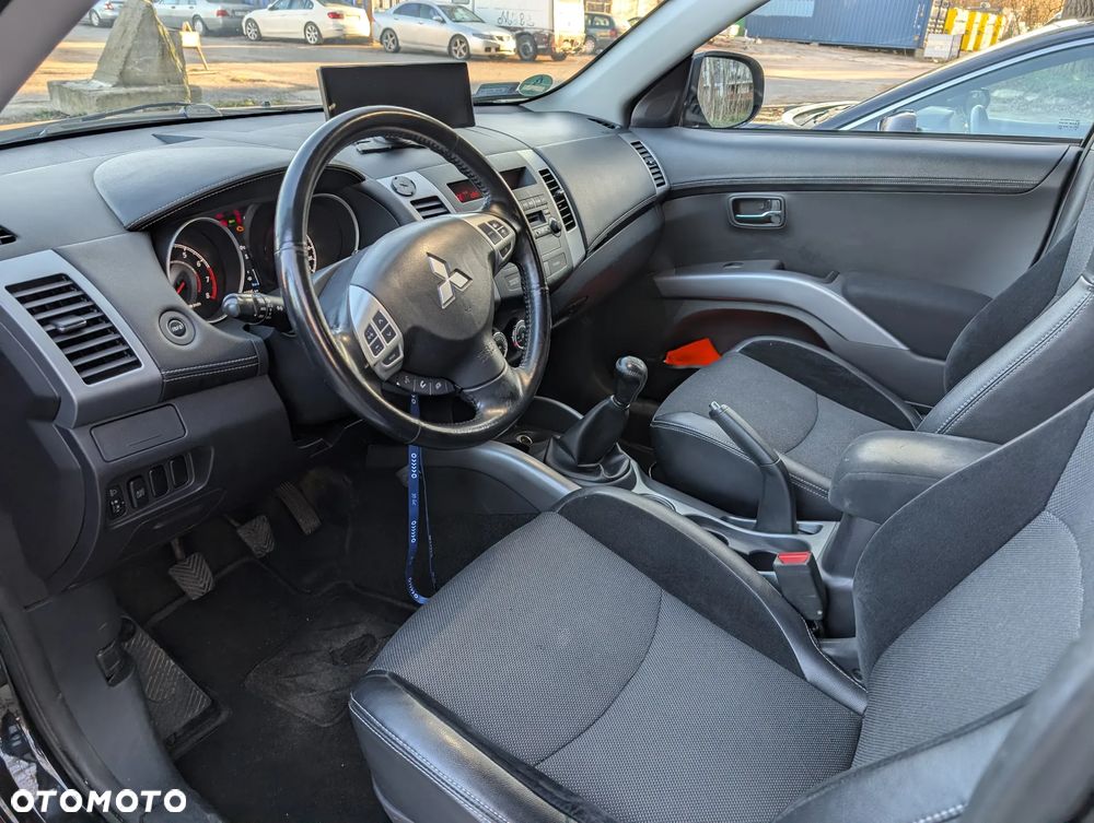 Mitsubishi Outlander 2.0 Invite 2WD - 9